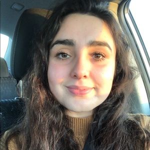 Meet your Posher, Cassandra